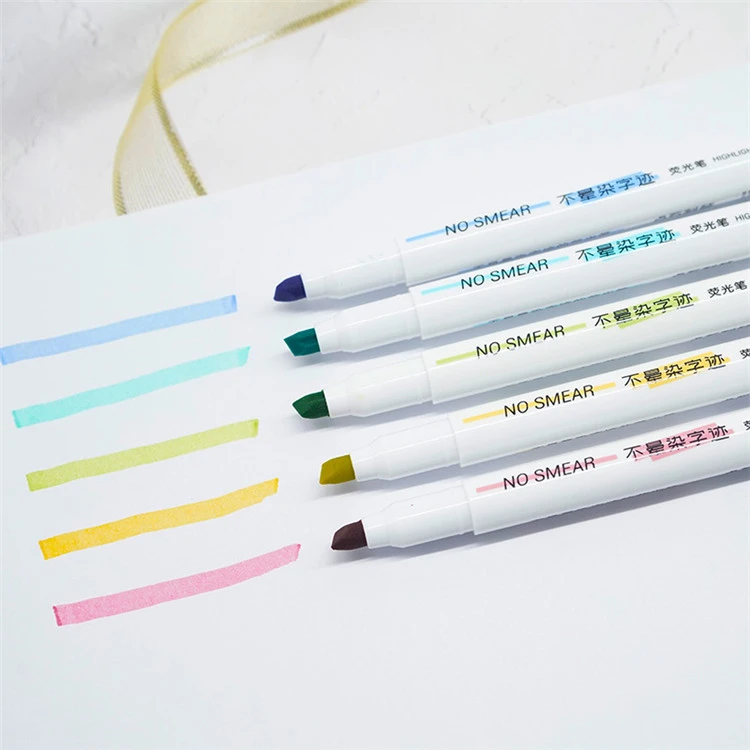 10 verschiedene Textmarker in verschiedenen Farben
